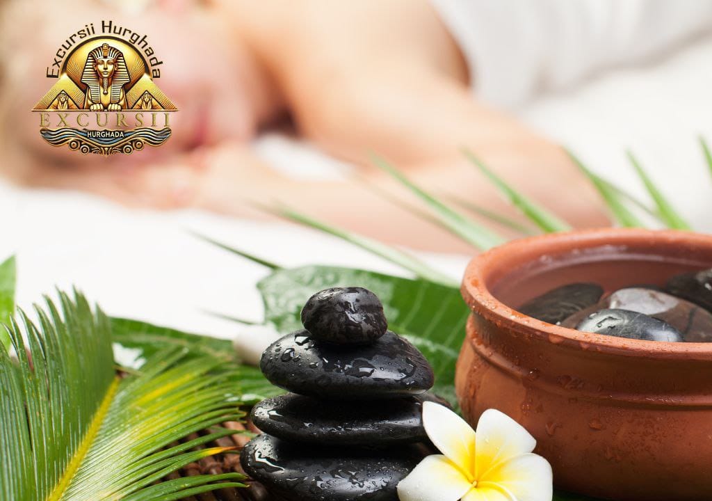 Terapist realizând un masaj de relaxare într-un spa modern, cu lumini calde și uleiuri esențiale.